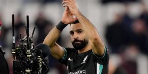 محمد صلاح يهدي قميصه لمحلل بي إن سبورت بين شوطي مباراة ليفربول ووست هام - تفاصيل - مصدرك الرياضي