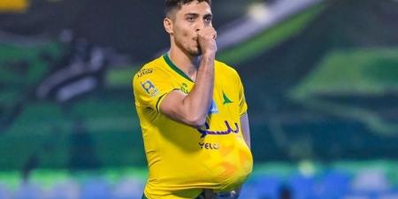 دونيس يعلن غياب محمد شريف عن مباراة الهلال والخليج - مصدرك الرياضي