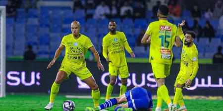 السالم الأعلى والبليهي الأقل.. تقييم لاعبي مباراة الهلال والخليج بالدرجات  - مصدرك الرياضي