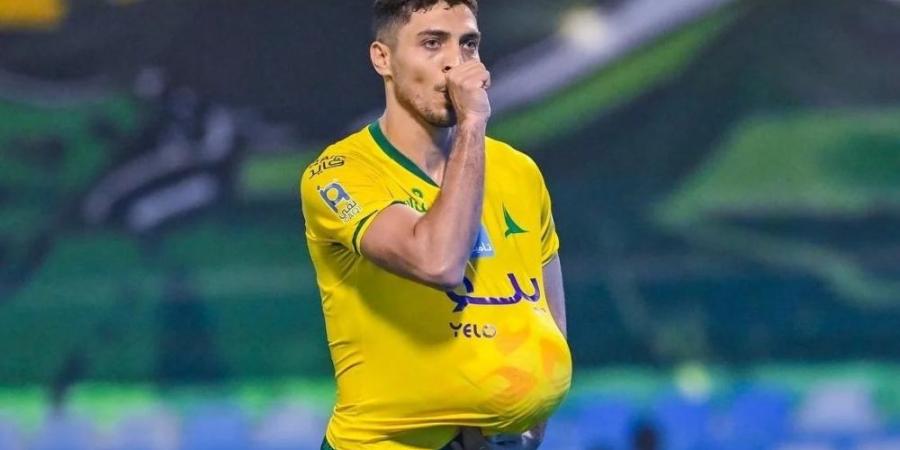 دونيس يعلن غياب محمد شريف عن مباراة الهلال والخليج - مصدرك الرياضي