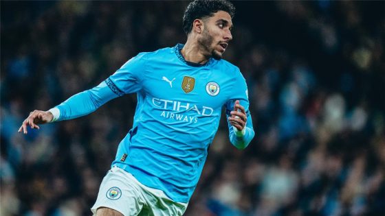 عمر مرموش يشيد بلاعب مانشستر سيتي الخرافي بعد مباراة تشيلسي