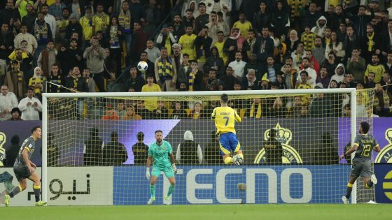 "من قال إن البشر لا يطيرون".. النصر يتغنى بالأسطورة رونالدو