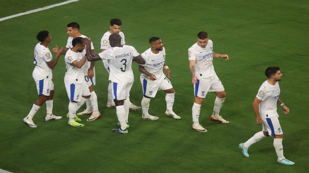 طرح تذاكر مجانية للمبتعثين السعوديين لحضور مباراة الهلال ومانشستر سيتي