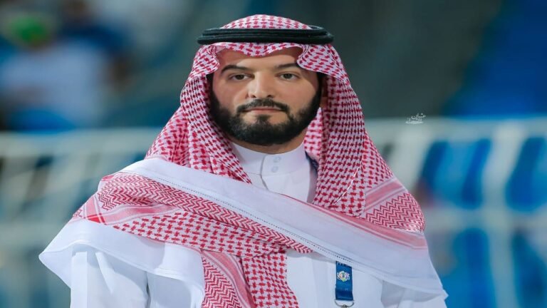 استمرار تواجد فهد بن نافل في باريس يثير تساؤلات جماهير الهلال المنقسمة قبل مواجهة الريال