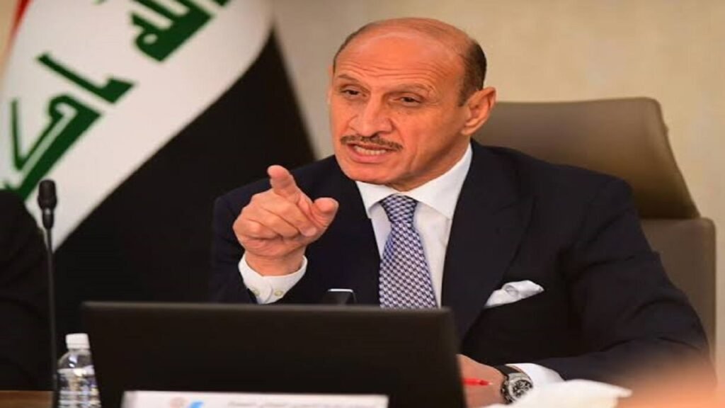 عدنان درجال يعتدي على مصور بعد خسارة العراق في تصفيات المونديال.. تغطية