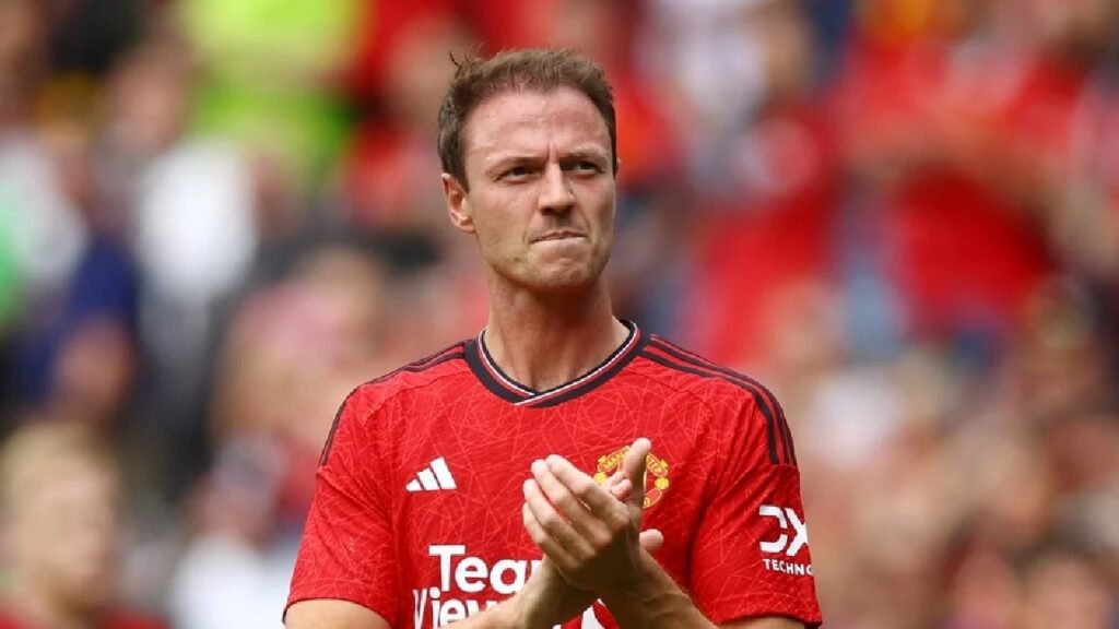 جوني إيفانز يعلن اعتزاله ويبدأ مشواره الإداري بمانشستر يونايتد