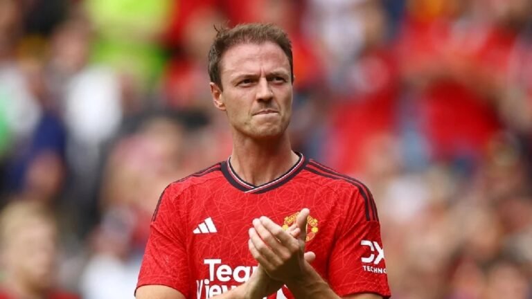 جوني إيفانز يعلن اعتزاله ويبدأ مشواره الإداري بمانشستر يونايتد