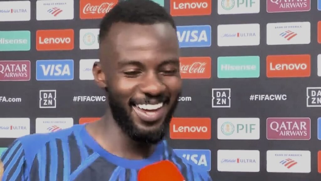 ردة فعل تمبكتي عندما قال له المراسل أخرِج فينسيوس من جيبك.. تغطية