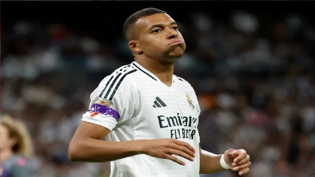 نقل مبابي إلى المستشفى