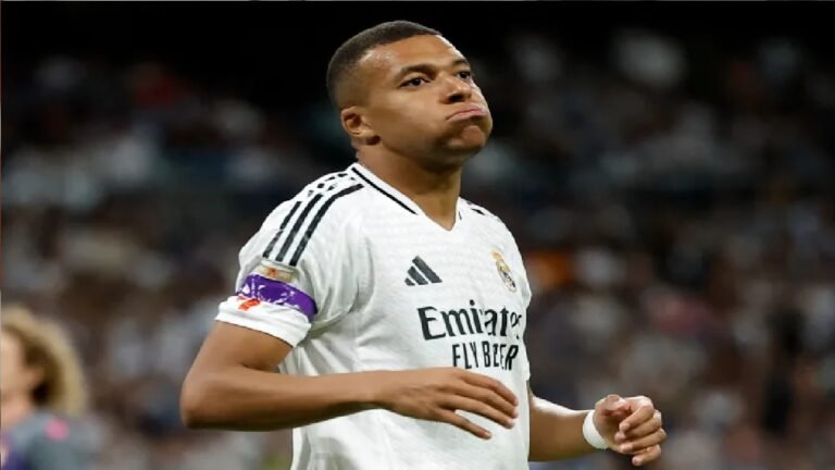 نقل مبابي إلى المستشفى