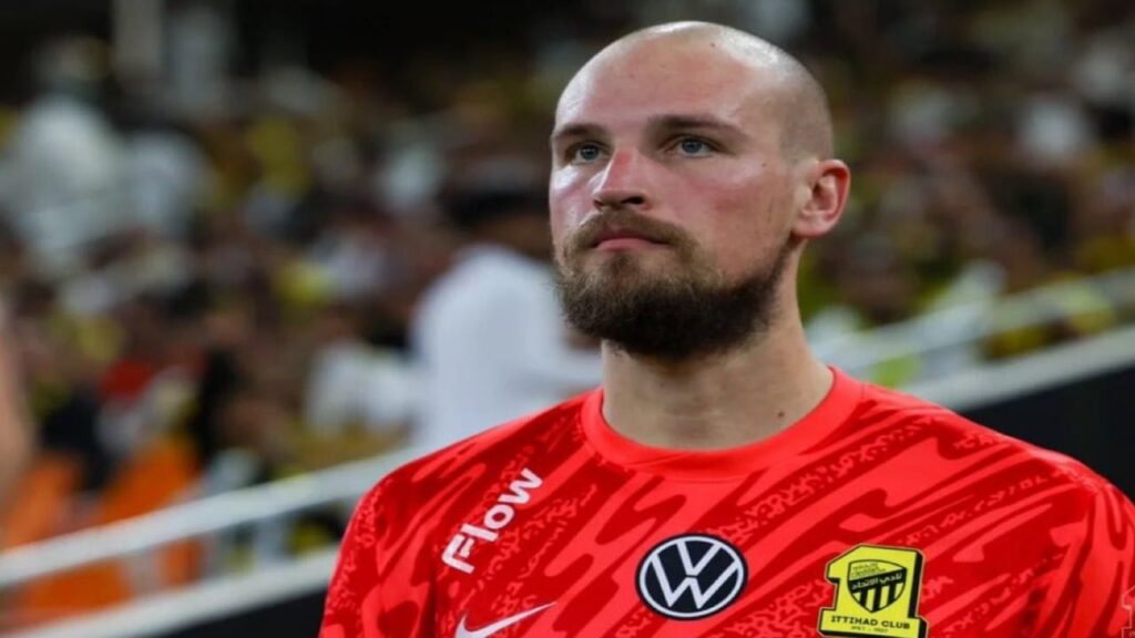 الاتحاد يتحرك للتعاقد مع حارس أجنبي بديلًا لرايكوفيتش وسط مخاوف من تأخر عودته