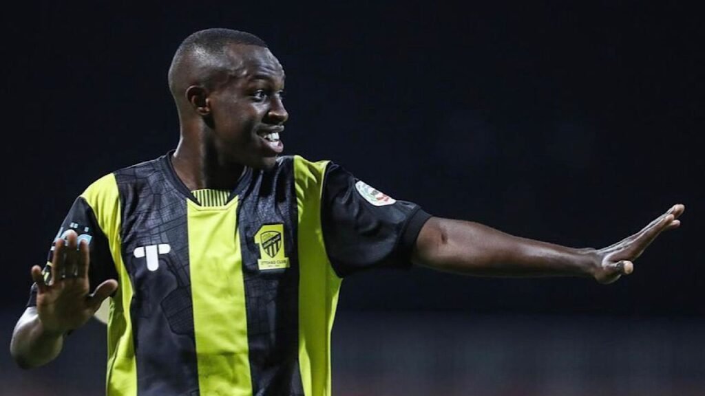 جماهير الاتحاد تطالب بعودة سعود عبدالحميد وسط اهتمام الهلال والنصر