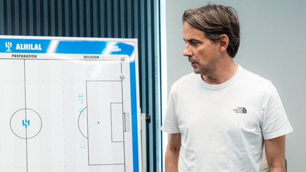 إنزاغي في لقائه الأول بلاعبي الهلال: “أتشرف أن أكون بينكم.. وهدفنا الفوز”.. تغطية