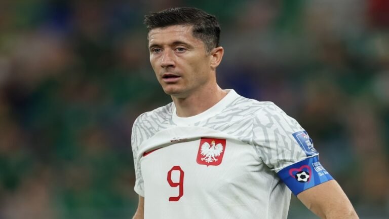 ليفاندوفسكي:  لن ألعب مجددا طالما المدرب لـم يتغير