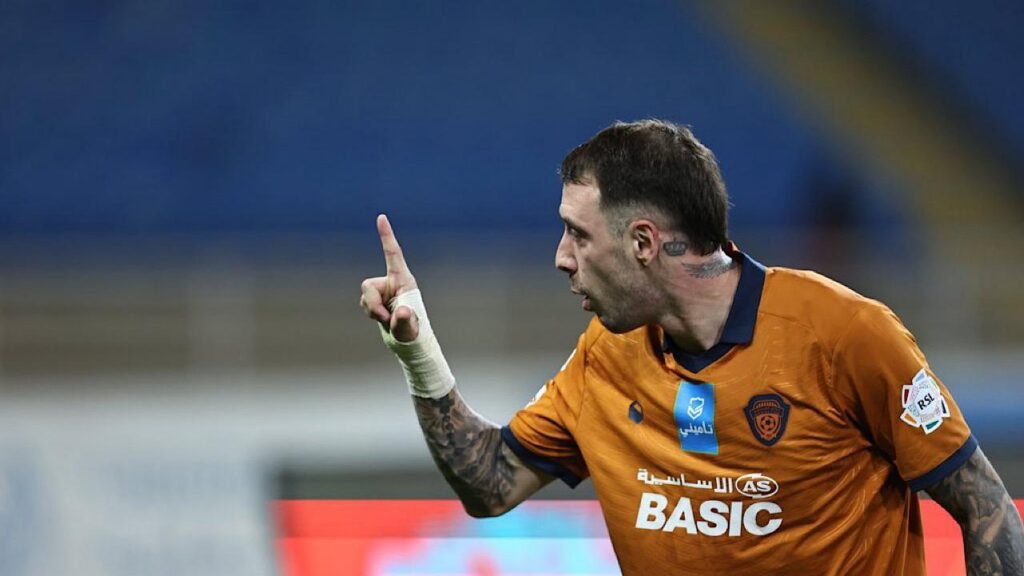 العُلا يفتح باب المفاوضات مع هداف الفيحاء رينزو لوبيز