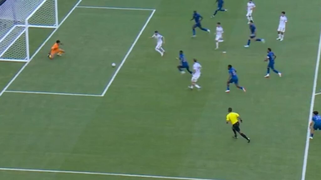 بونو يواصل تألقه ويتصدى لضربة جزاء ريال مدريد في الوقت القاتل  .. تغطية