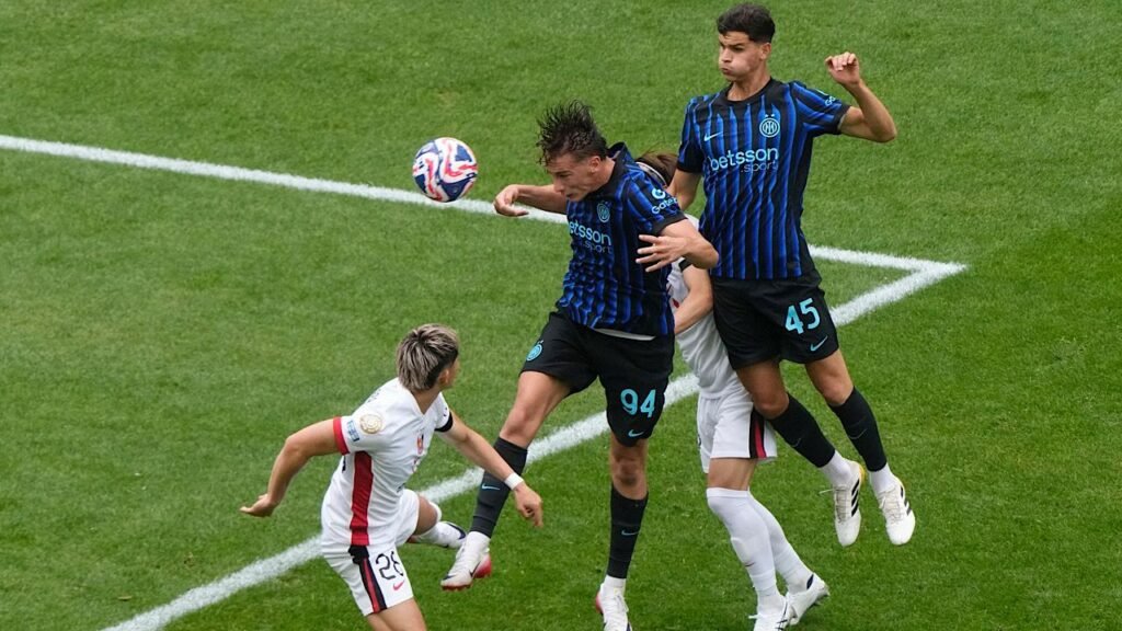 إنتر ميلان يقلب تأخره إلى فوز ثمين أمام أوراوا الياباني