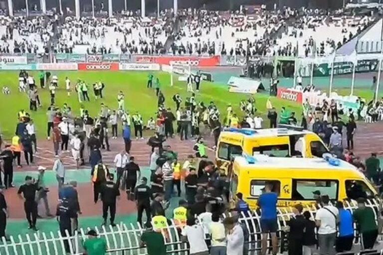 حادث مأساوي في ملعب 5 جويلية بعد تتويج مولودية الجزائر بلقب الدوري.. تغطية