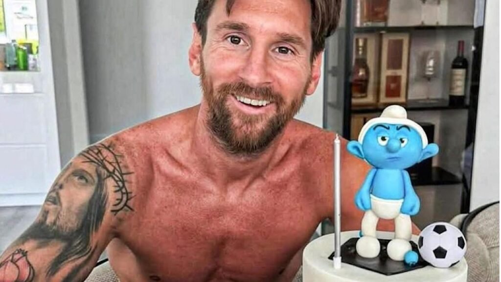 أنتونيلا تفاجأ ميسي بكعكة ” سنفور غضبان” في عيد ميلاده