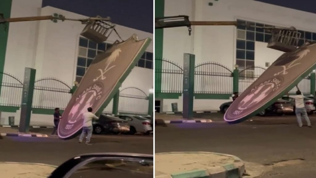 إزالة شعار النادي الأهلي القديم قبل تدشين الهوية الجديدة.. تغطية