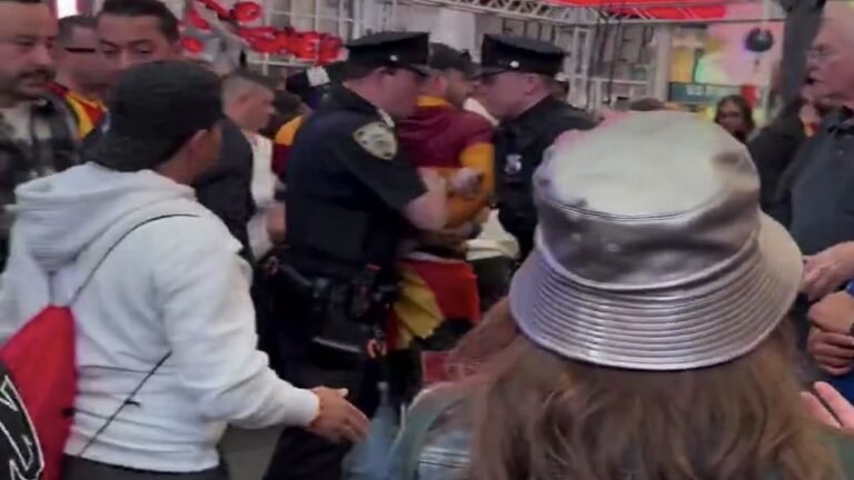 شجار جماهيري يؤدي لتدخل أمني في كأس العالم للأندية.. تغطية