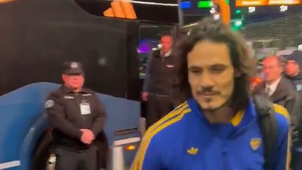 كافاني يواجه سؤالاً محرجاً بخصوص رونالدو .. تغطية