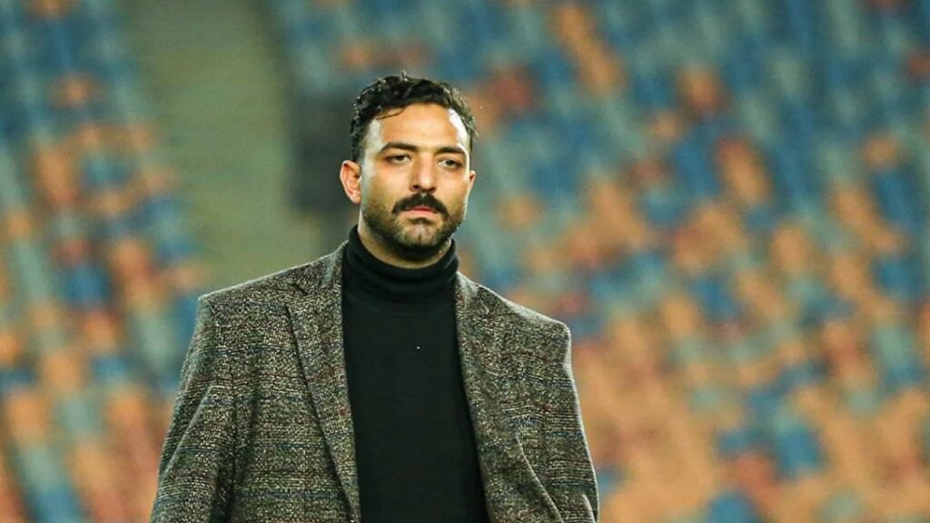 أحمد حسام ميدو يصل قسم الشرطة لاستلام نجله .. تغطية