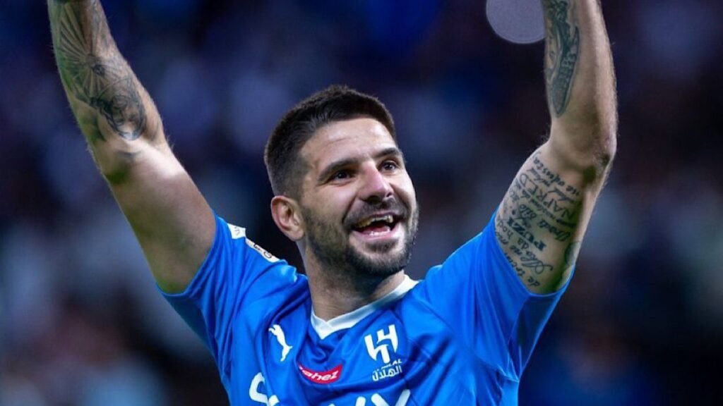 ابن ميتروفيتش يخطف الأنظار بطقم الهلال.. صور