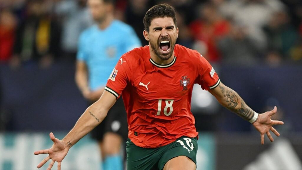 نيفيز الهلال يحسم البطولة للبرتغال