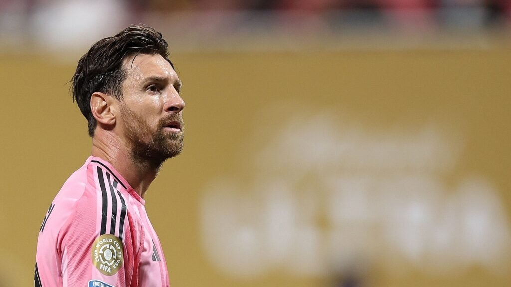 والد ميسي يوافق على انتقال ابنه لدوري روشن