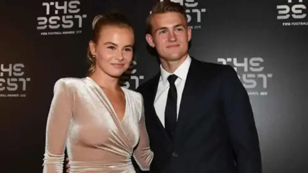 أنباء عن انفصال دي ليخت وآنيكي بعد زواج سري بسبب محتوى روحاني