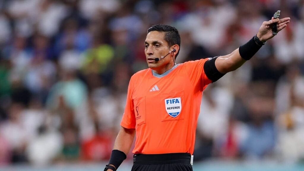 صافرة فنزويلية تقود مواجهة الهلال ومانشستر سيتي