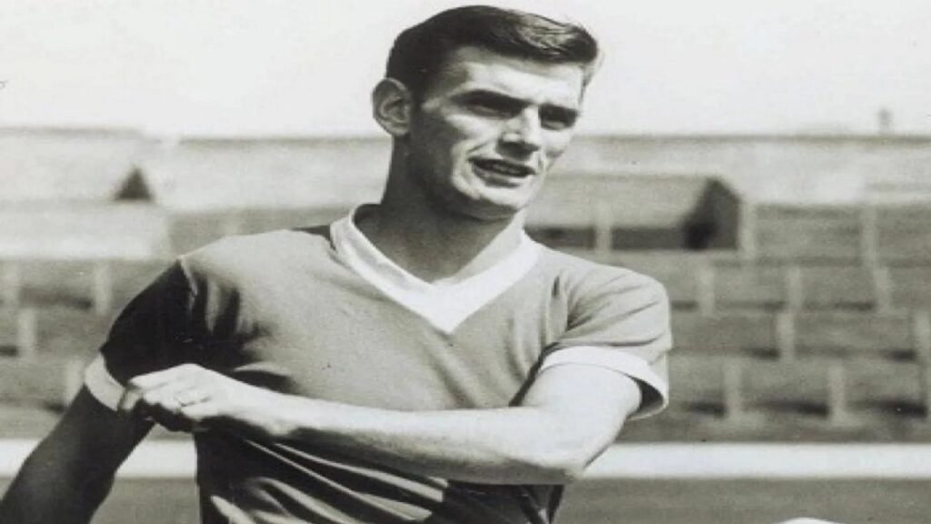 وفاة آلان بيكوك نجم إنجلترا ومهاجم ميدلسبره السابق عن 87 عاماً