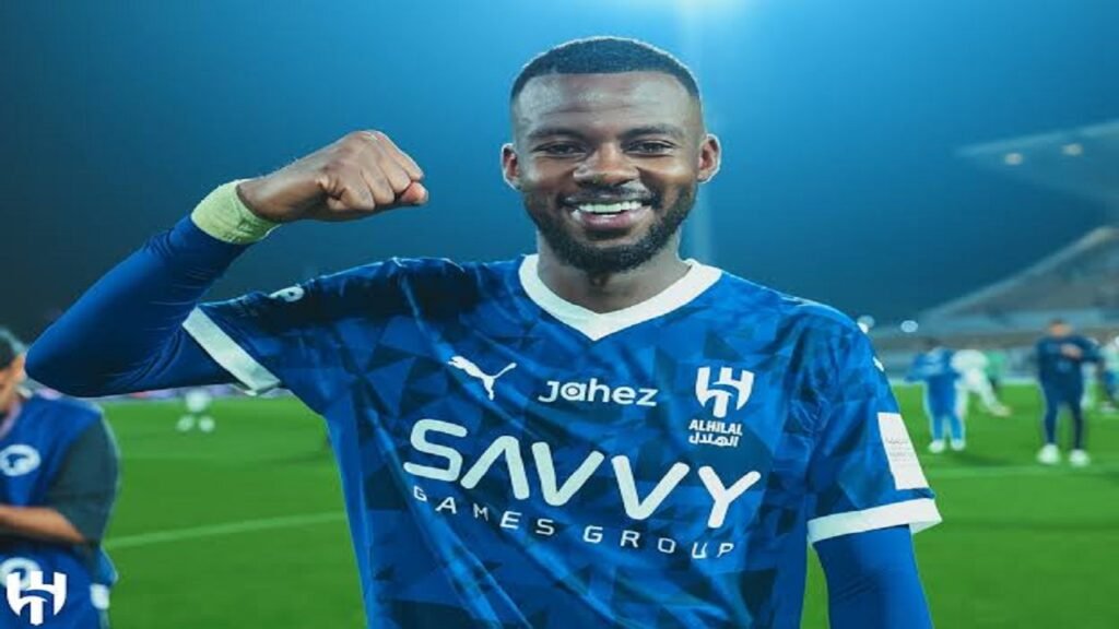 تمبكتي يؤدي العمرة قبل انطلاق معسكر الهلال الخارجي