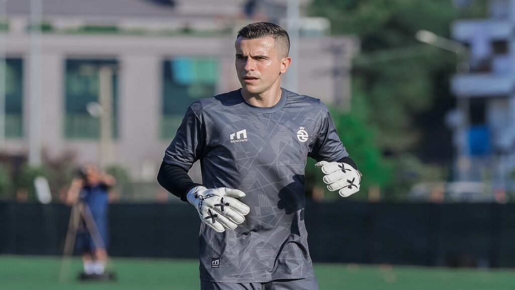 شركة أمريكية ترفض بقاء غروهي وكوزمين في الخلود