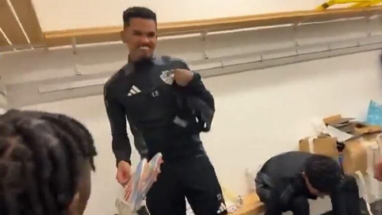 جالينو يمازح عبدالله عبده: أنا الملك.. تغطية