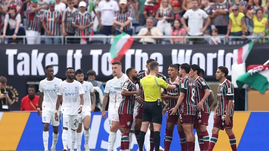 حكام أوروبيون: حكم مواجهة الهلال أخطأ بإلغاء ركلة الجزاء