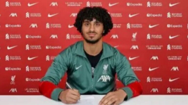 كريم أحمد يوقع عقده مع ليفربول