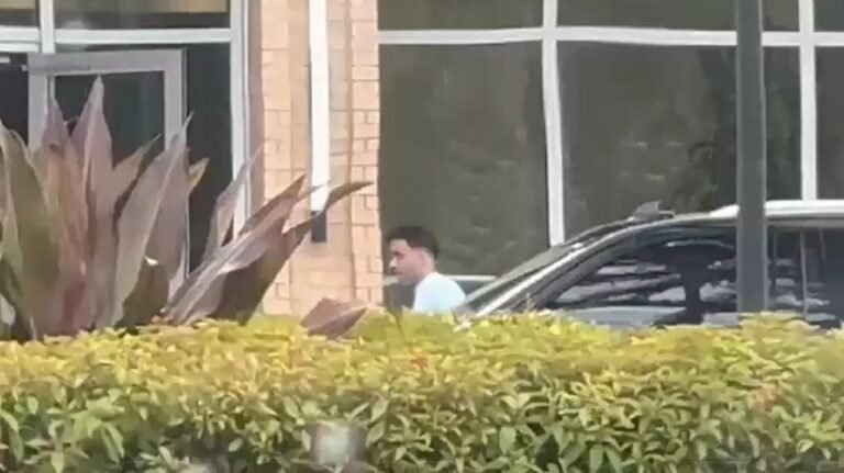 لحظة وصول عبدالرزاق حمدالله إلى مقر إقامة بعثة الهلال.. تغطية