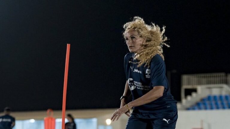 خيرة حمراوي تنضم لسيدات الهلال .. صور