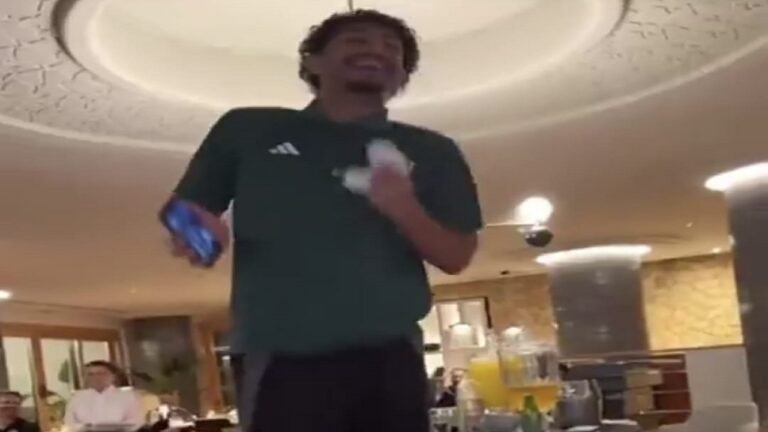 ضحكات محرز والعطار تشعل منصات التواصل.. تغطية