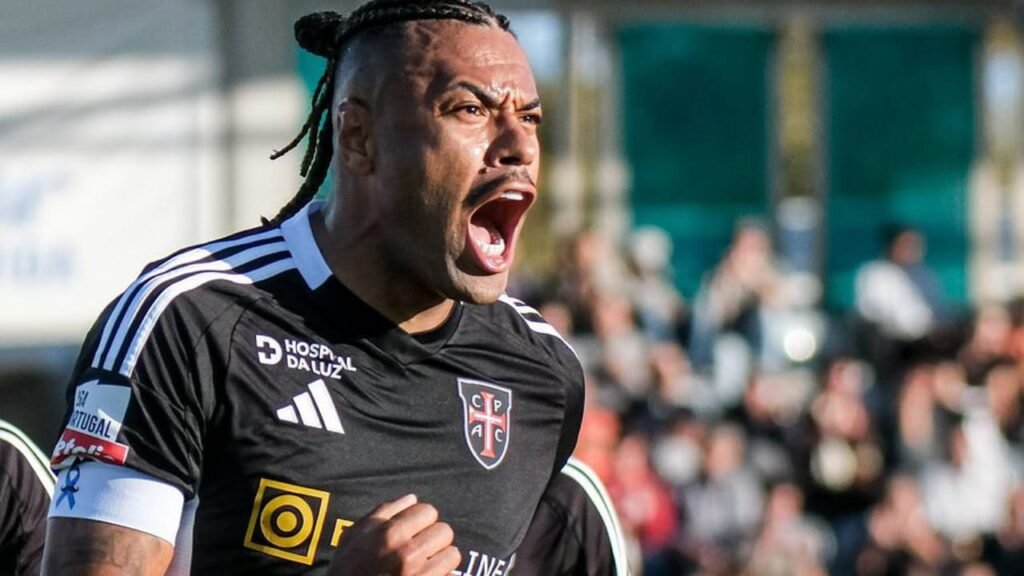 المهاجم البرازيلي كاسيانو يلفت أنظار أندية آسيوية بارزة