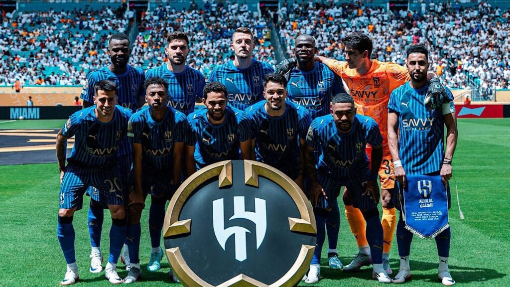 خضوع رباعي الهلال لبرامج طبية