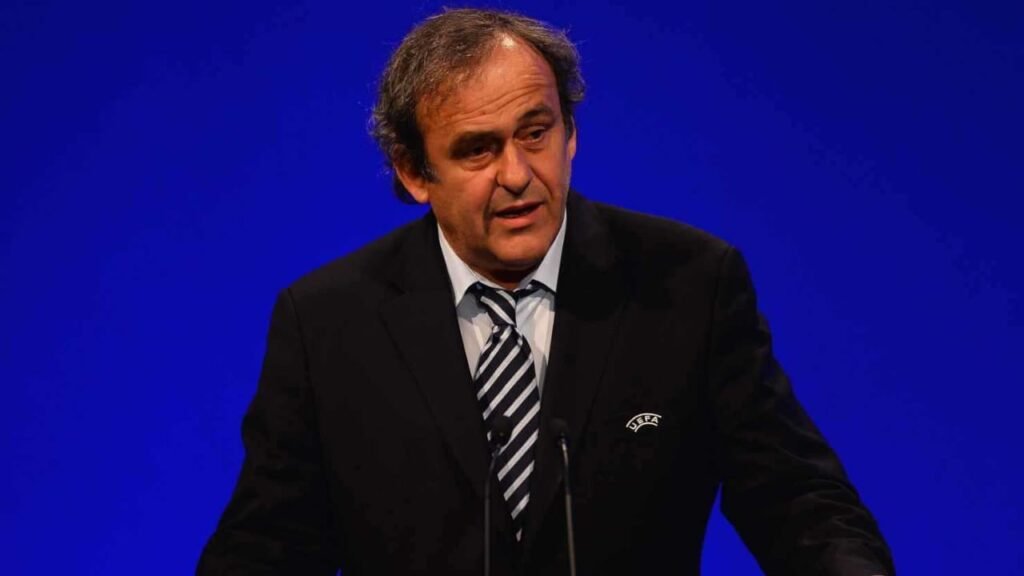 سرقة منزل أسطورة فرنسا بلاتيني والاستيلاء على جوائز تاريخية