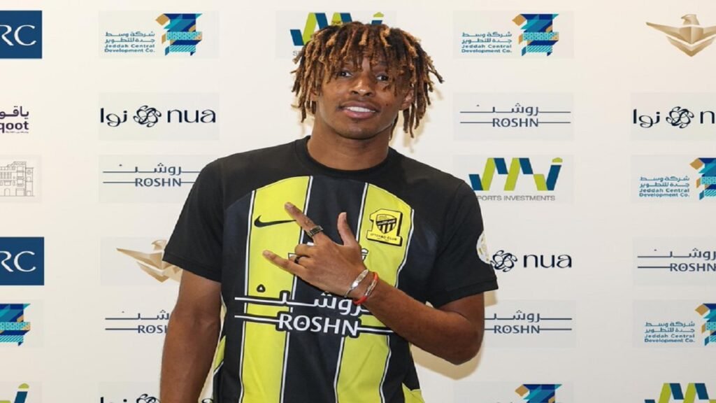 فواز الصقور يرفض الإعارة ويتمسك بالرحيل النهائي