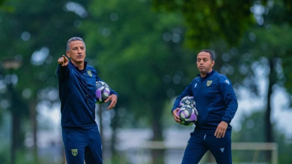 شاموسكا يغادر معسكر التعاون إثر وفاة والده