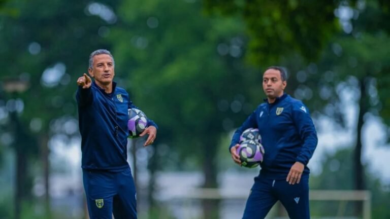 شاموسكا يغادر معسكر التعاون إثر وفاة والده