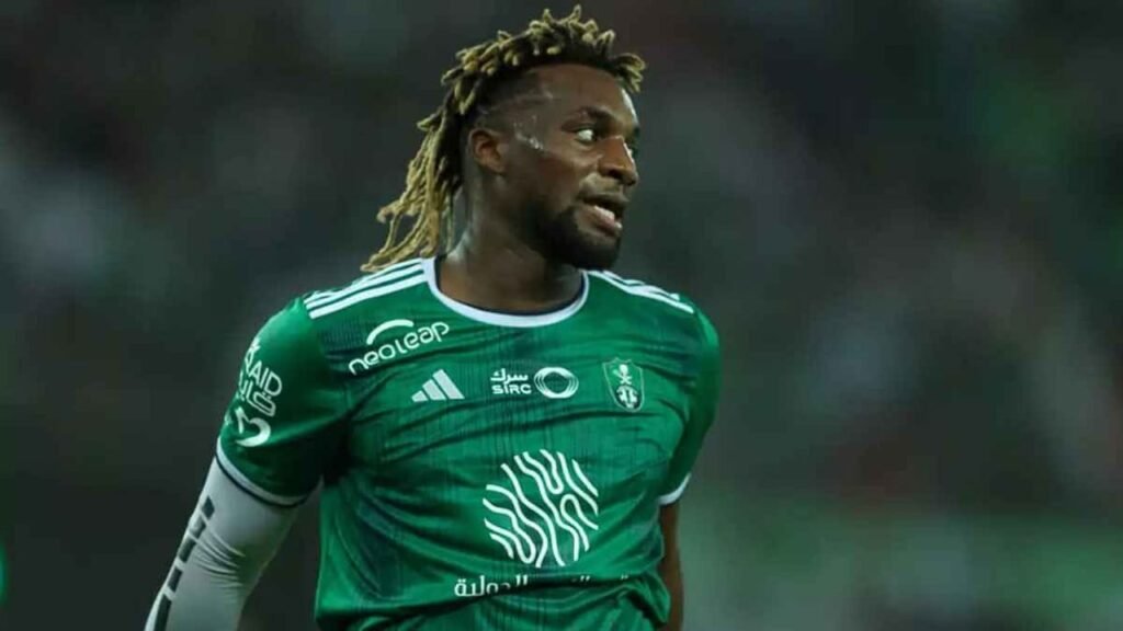 وسط أنباء رحيله.. سان ماكسيمان ينضم لمعسكر الأهلي