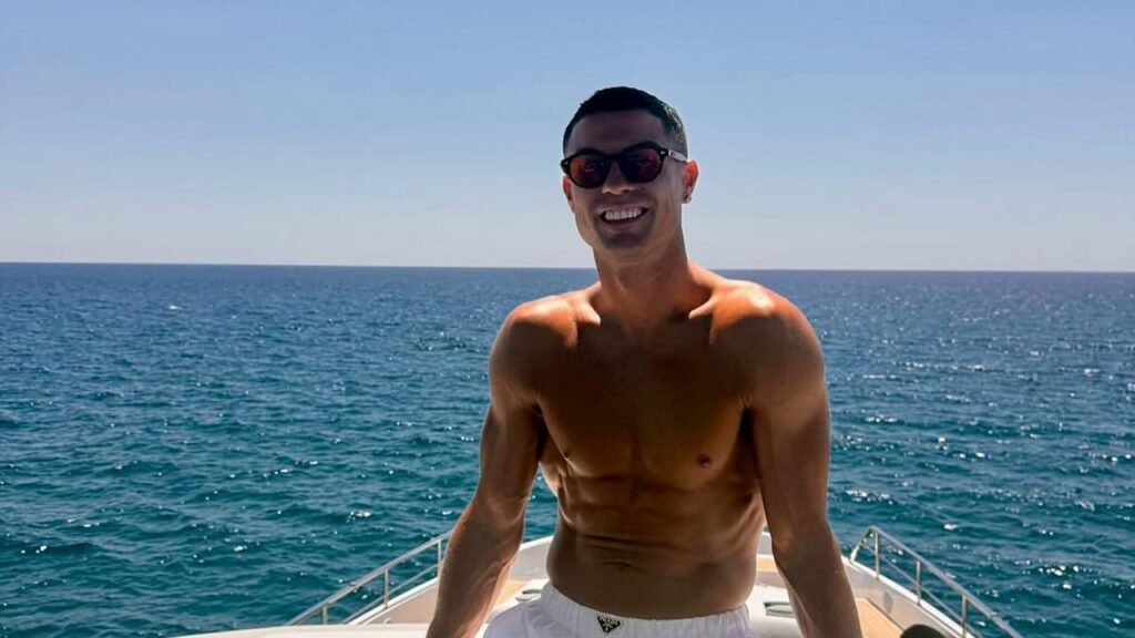 رونالدو يستمتع بعطلته الصيفية على متن يخته الفاخر
