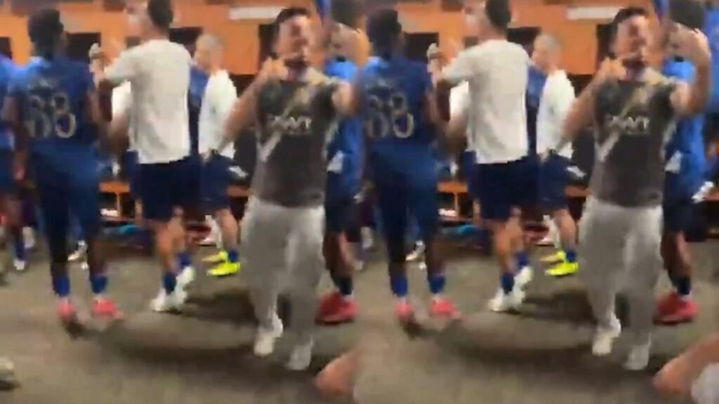 احتفالات صاخبة في غرفة ملابس الهلال بعد إقصاء الزعيم لأقوى فرق العالم من المونديال.. تغطية